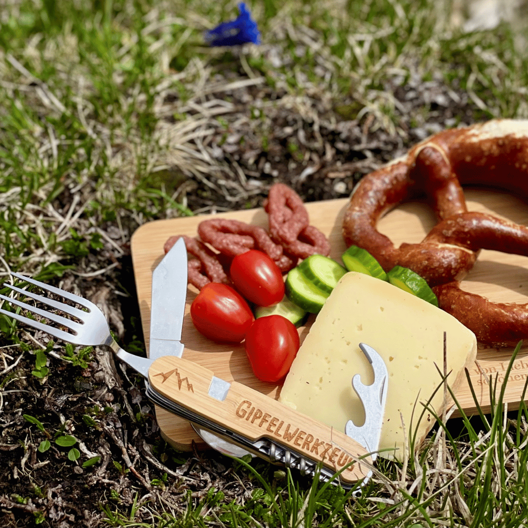 Praktisch für unterwegs / Das Gipfelwerkzeug ist ideal einsetzbar für Gipfelbrotzeiten, Picknick, Camping und unterwegs Essen.