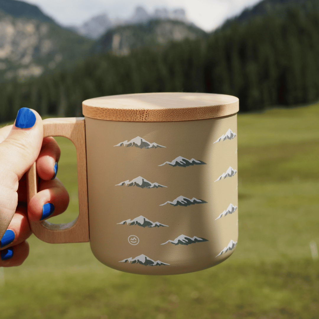 Berge Tasse mit Holzdeckel