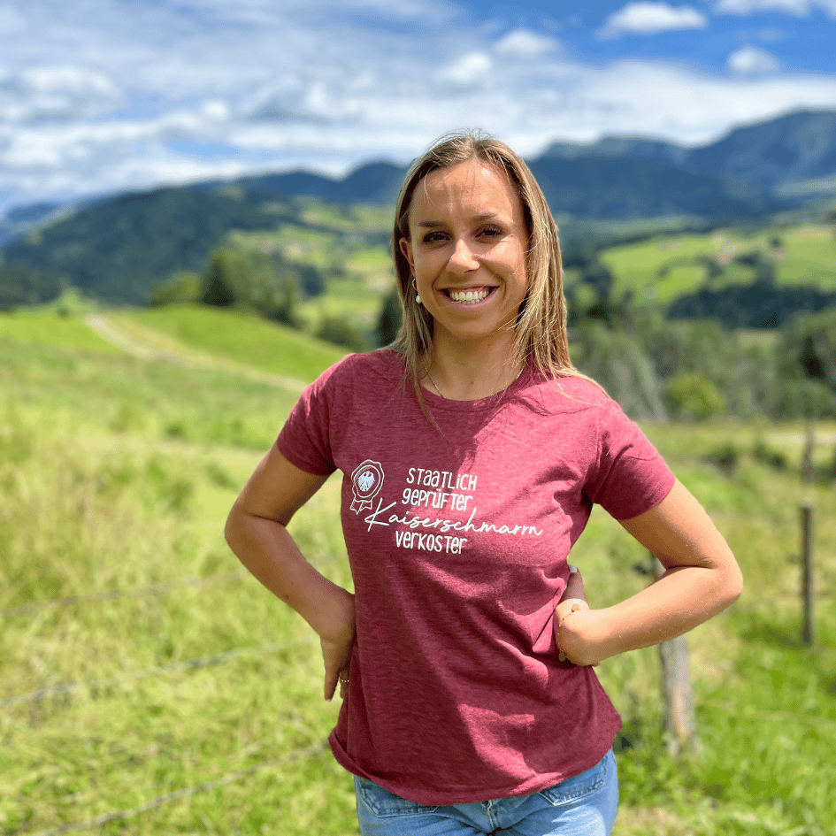 Anna trägt hier eine S / Und sie ist 1,57cm groß. 