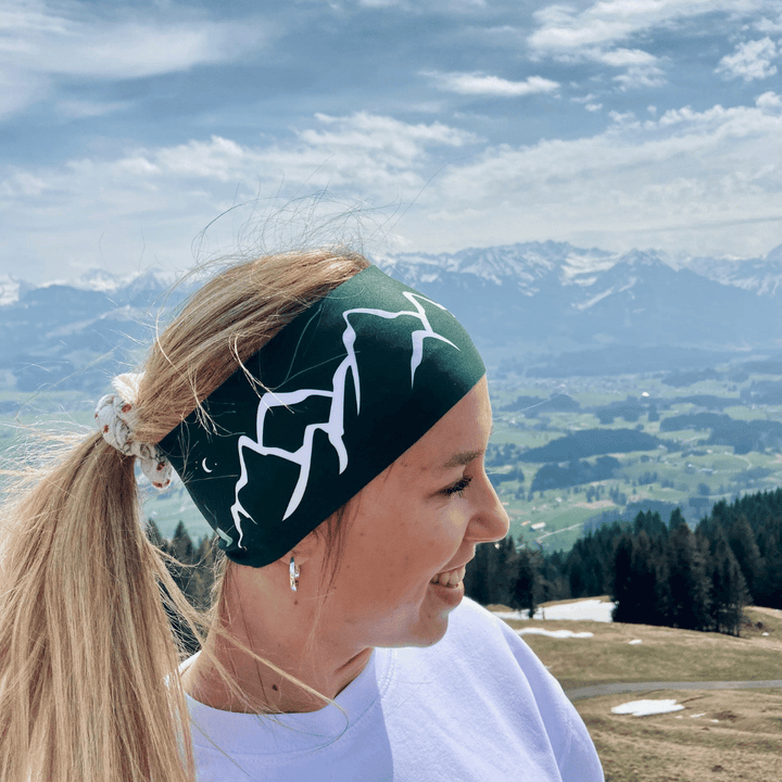 Hingucker in den Bergen / Das Stirnband überzeugt durch tolles Bergdesign.
